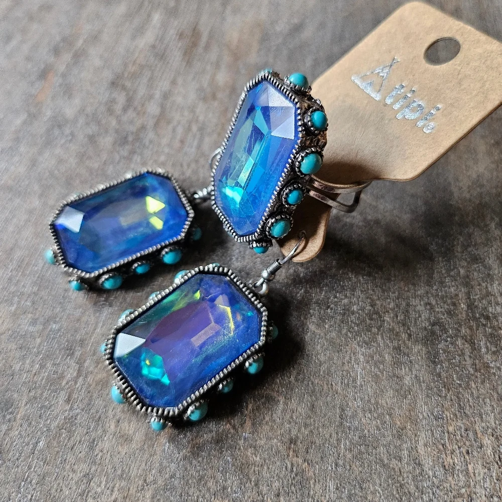 NWT Blue Turquiose iridescent stone ring with matching earrings